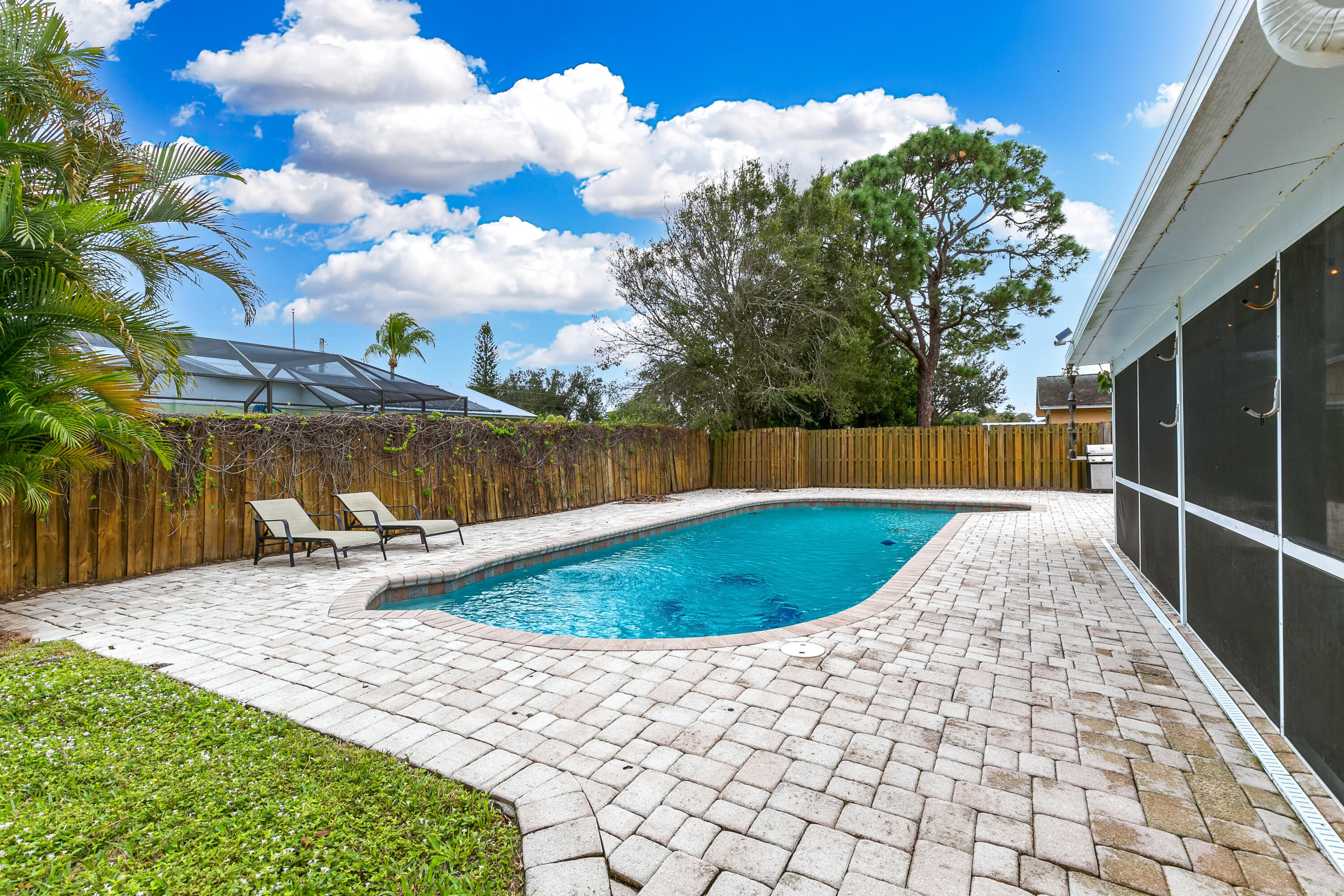 8901 SE Sandcastle Circle