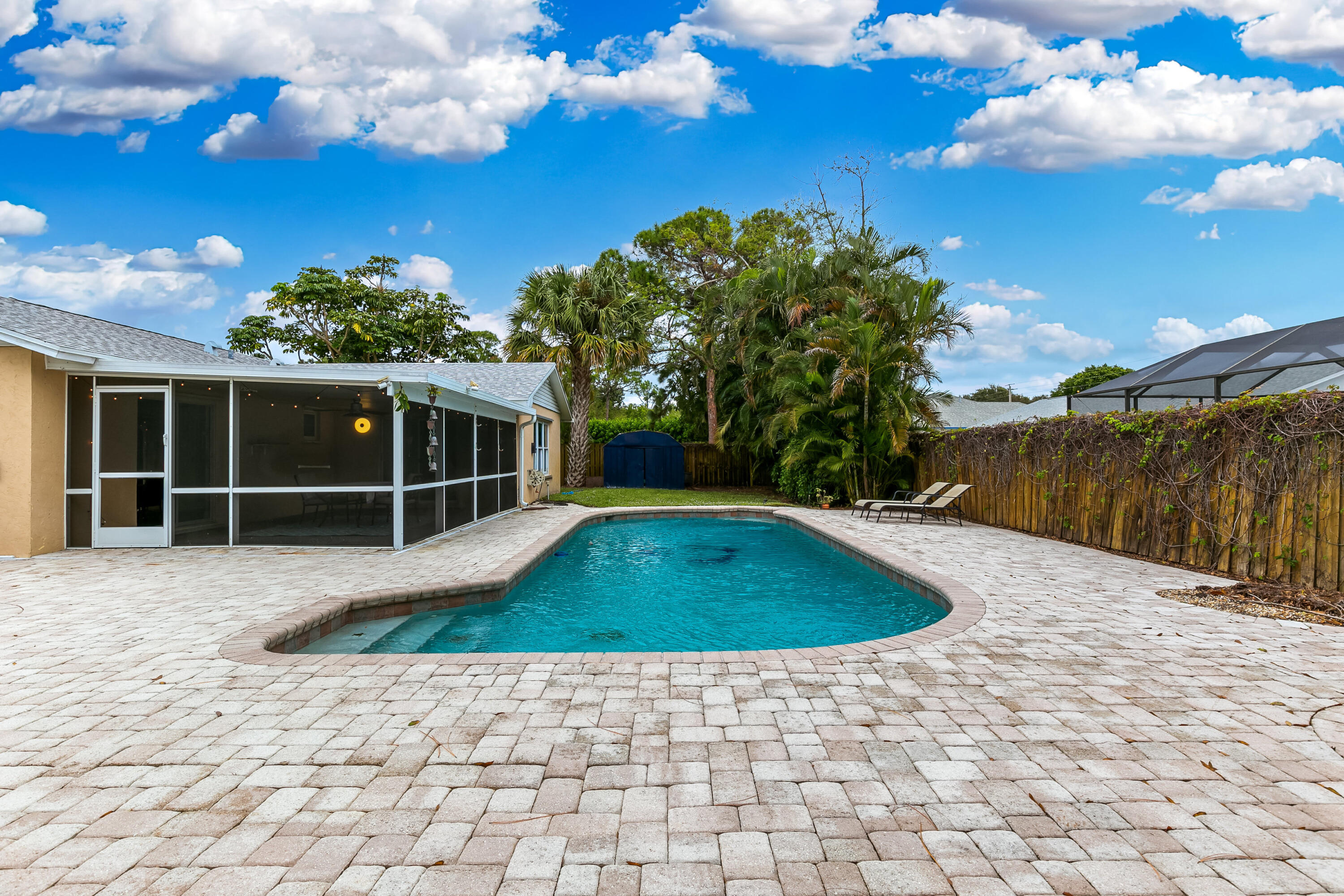 8901 SE Sandcastle Circle