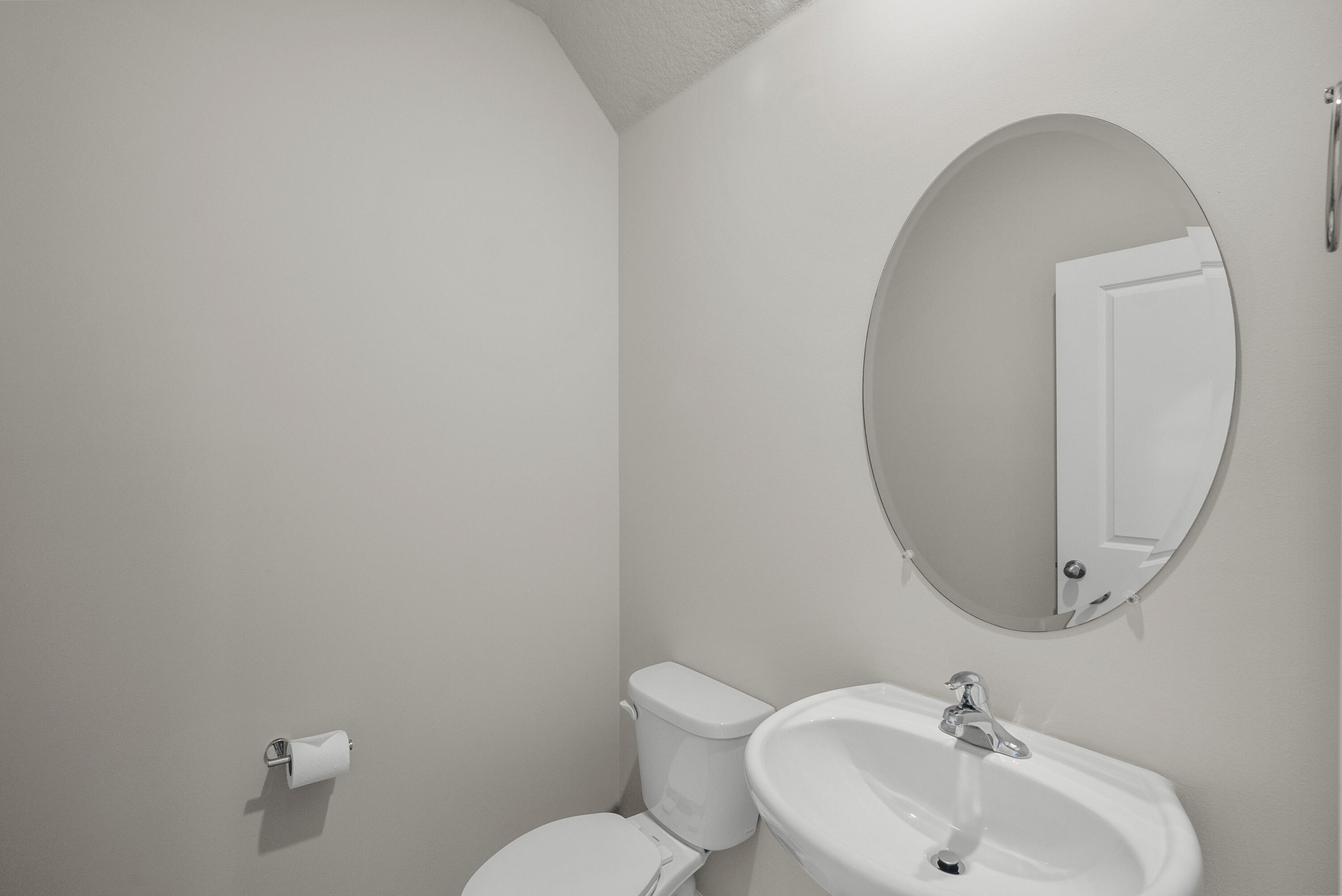 5622 SE Edgewater Circle