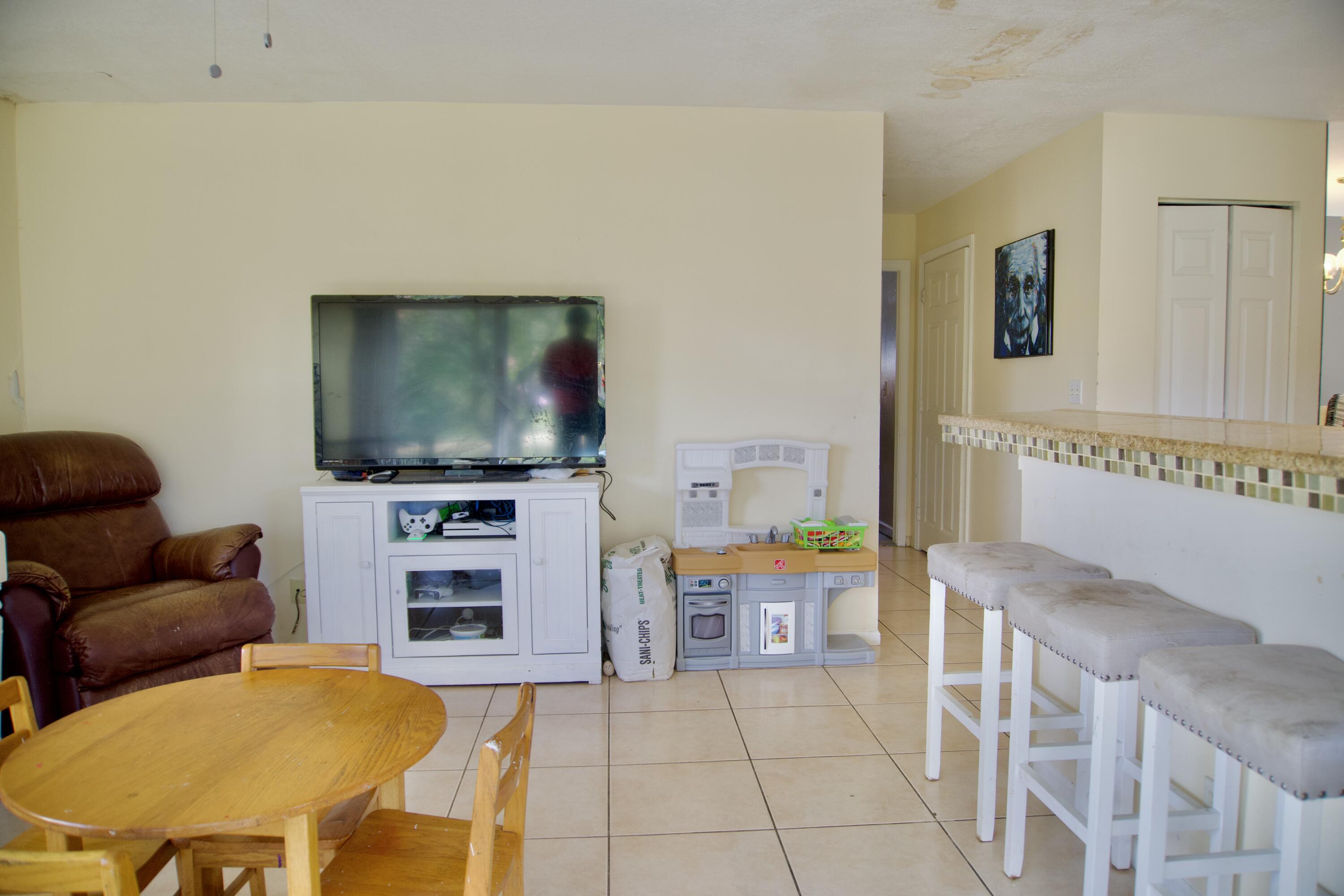 1043 Aspri Way