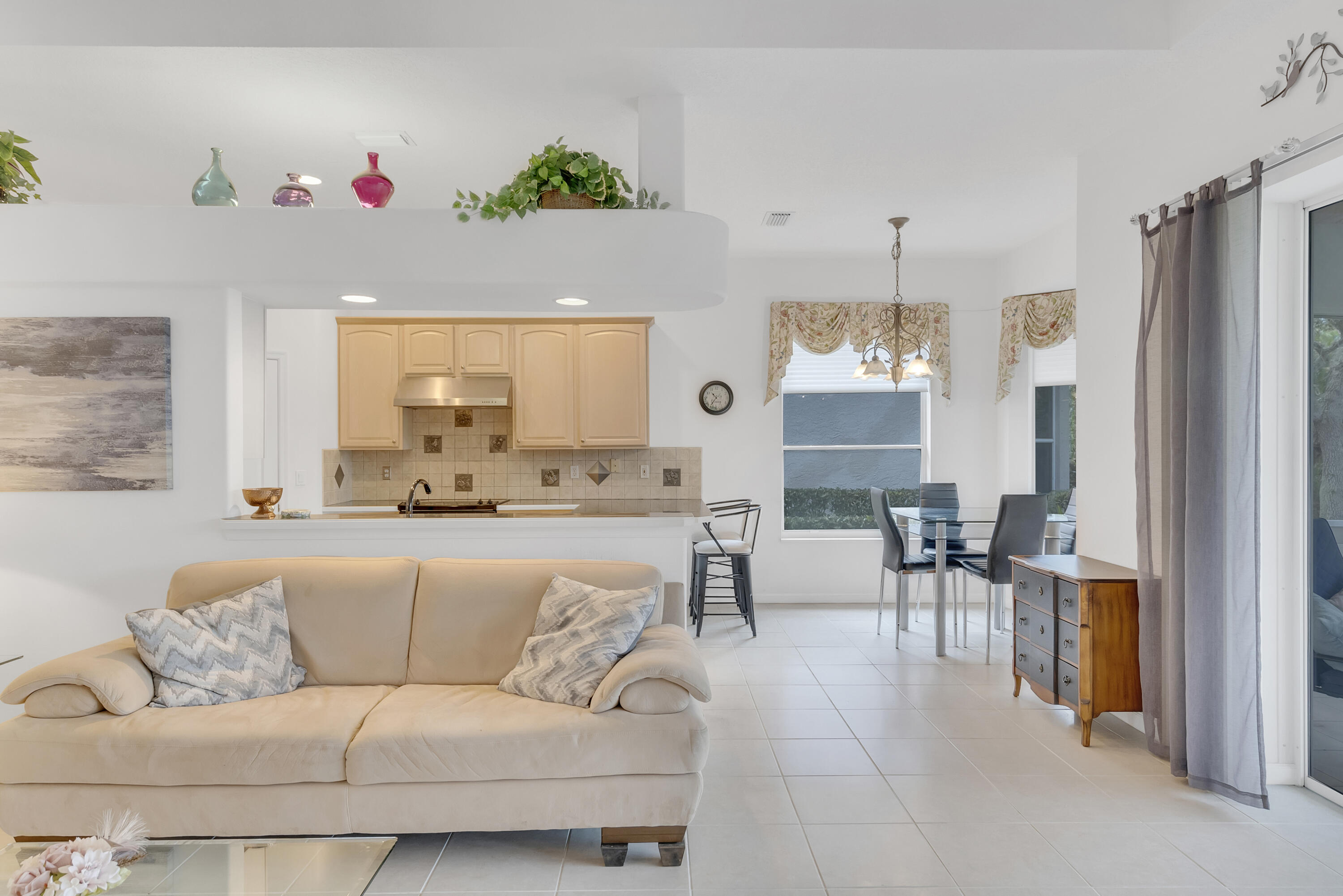 1287 NW Mossy Oak Way