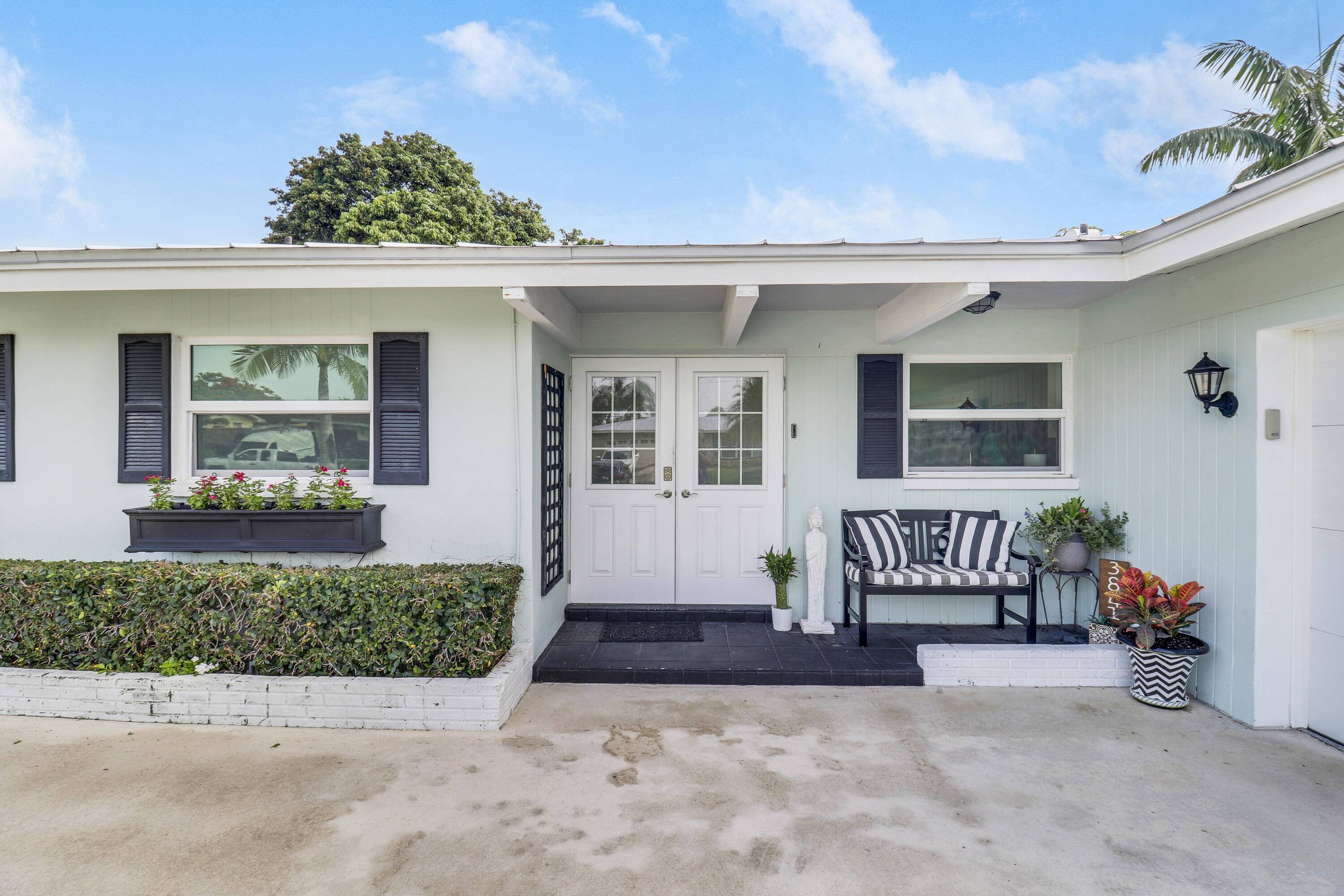 3841 Buttercup Circle S