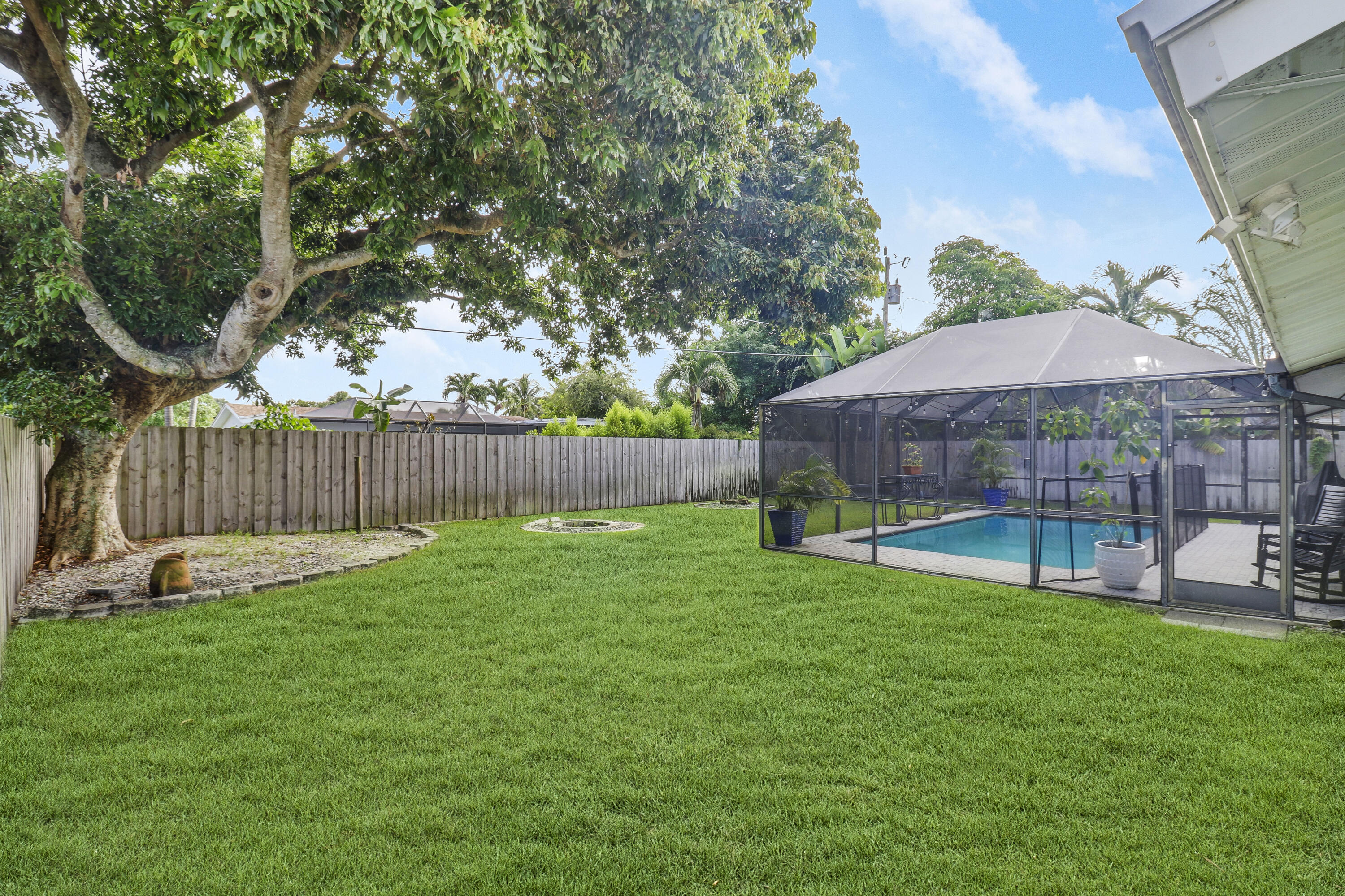 3841 Buttercup Circle S