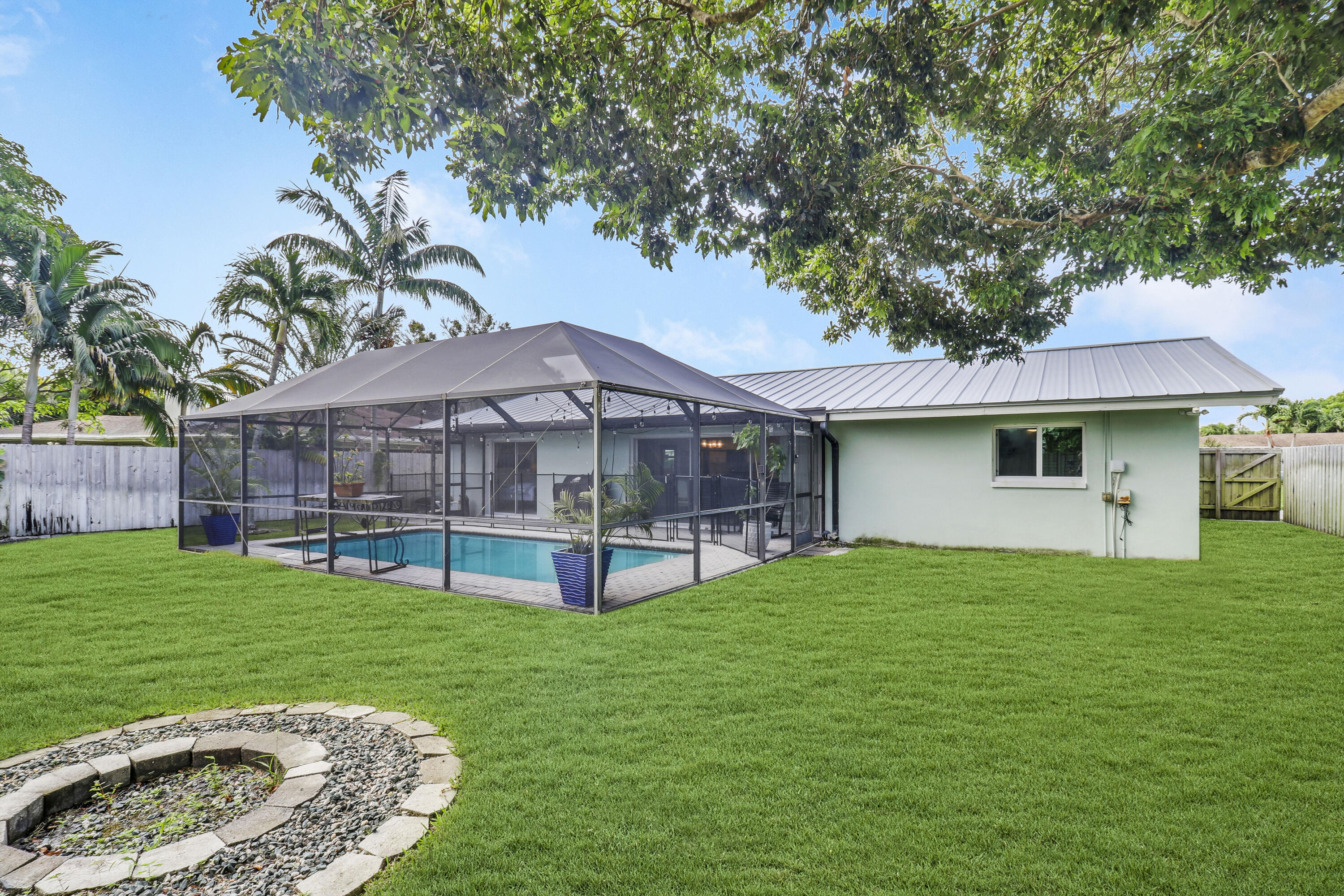 3841 Buttercup Circle S