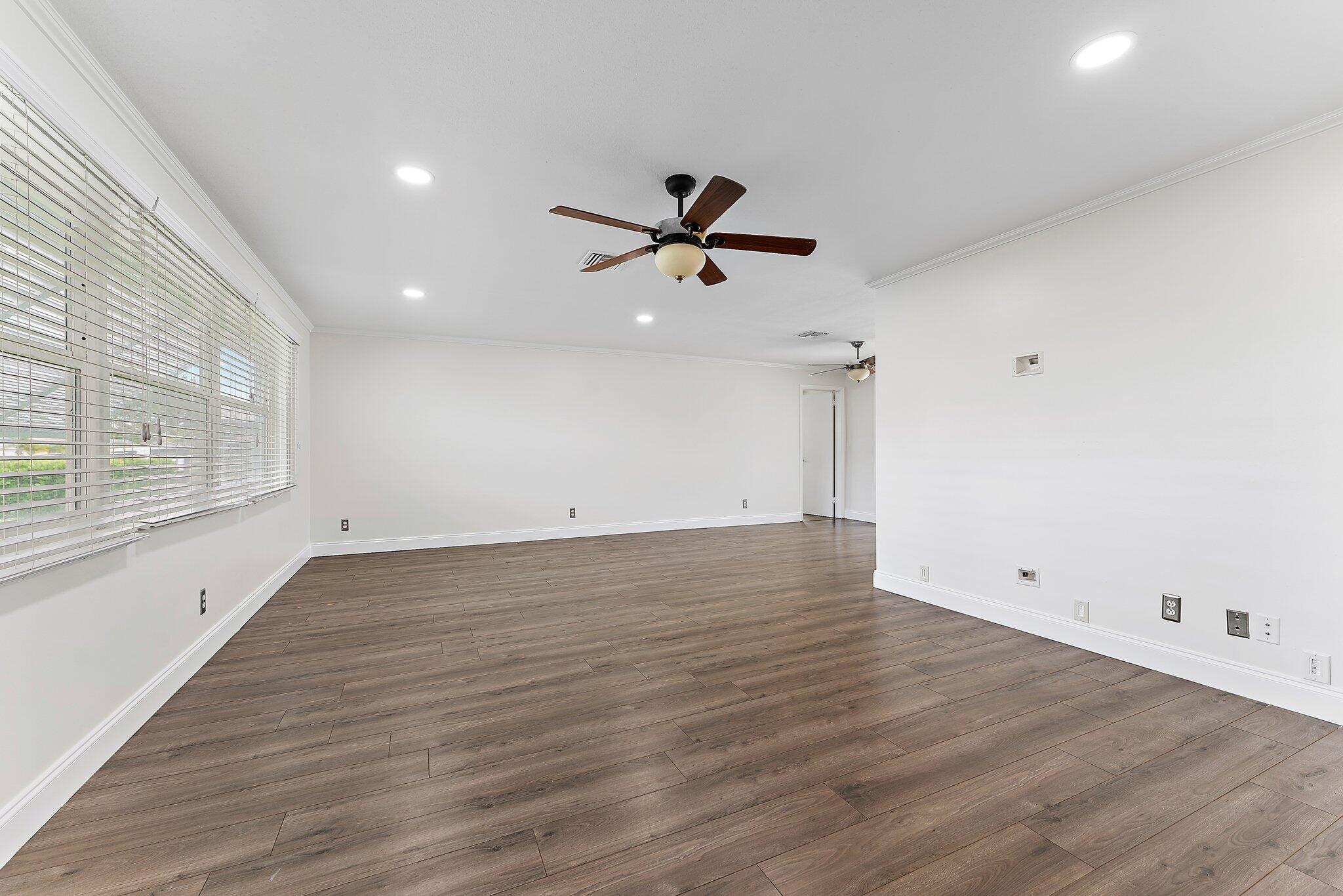 214 Circle W