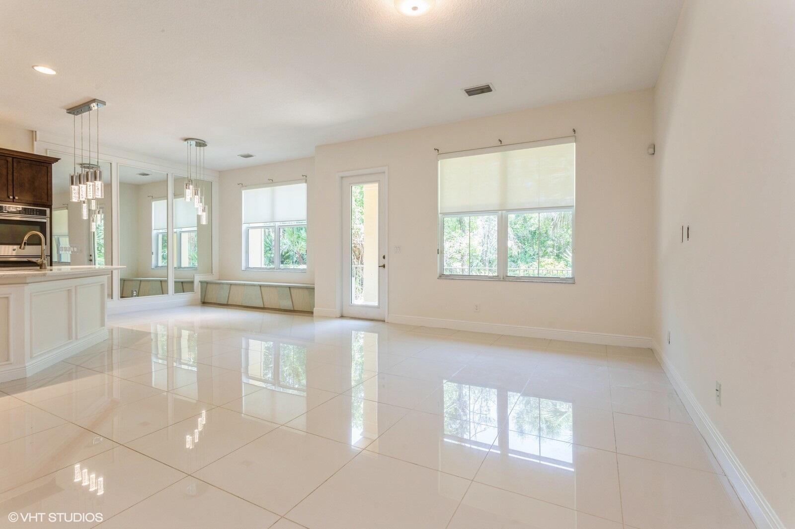 1120 Piccadilly Street