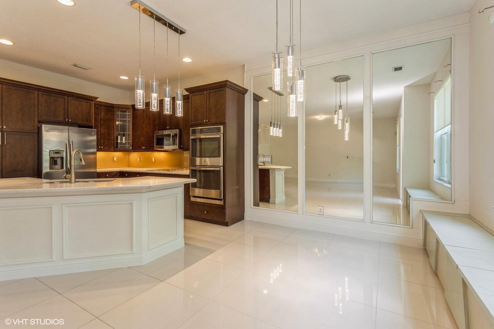 1120 Piccadilly Street