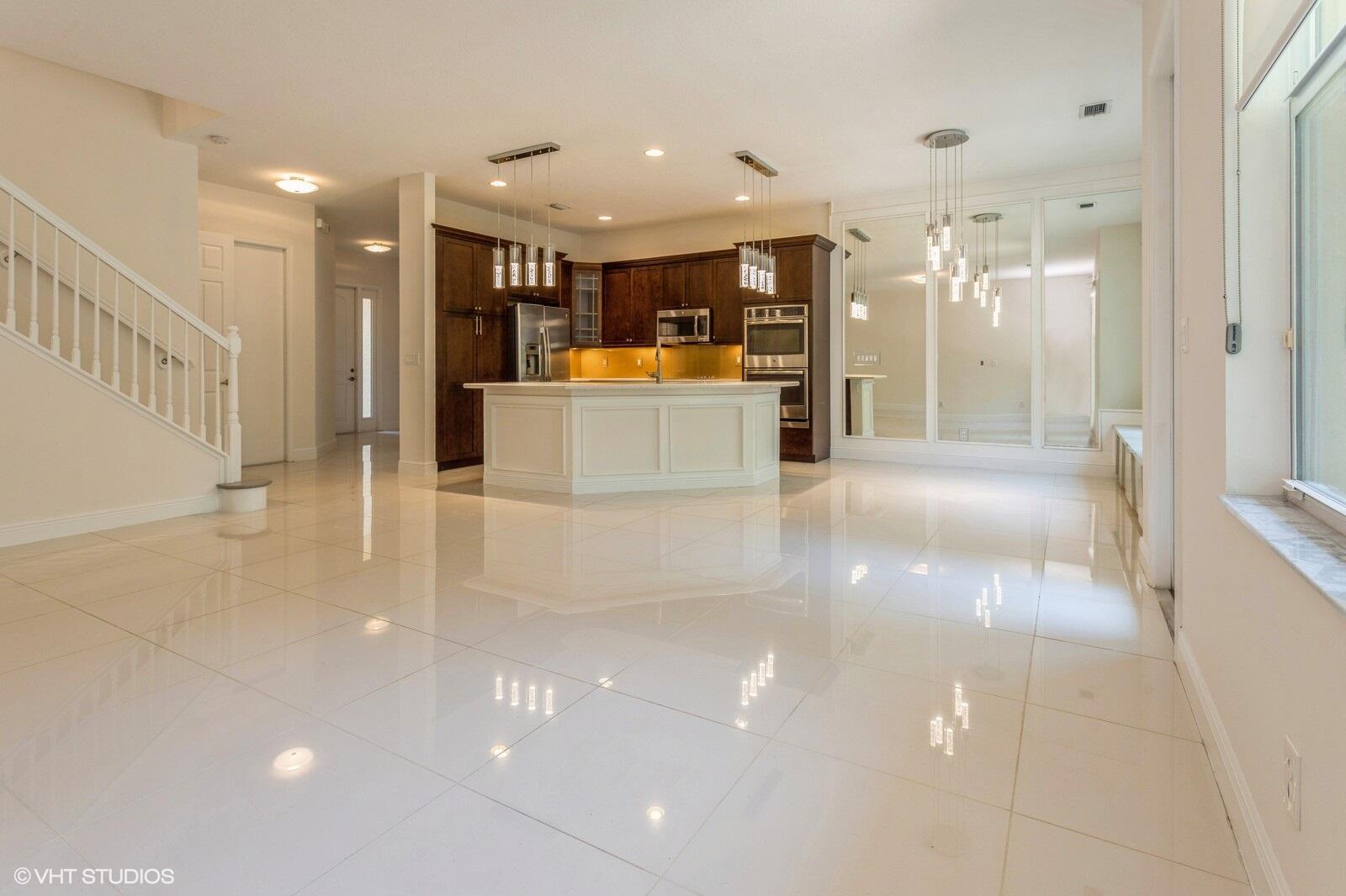 1120 Piccadilly Street