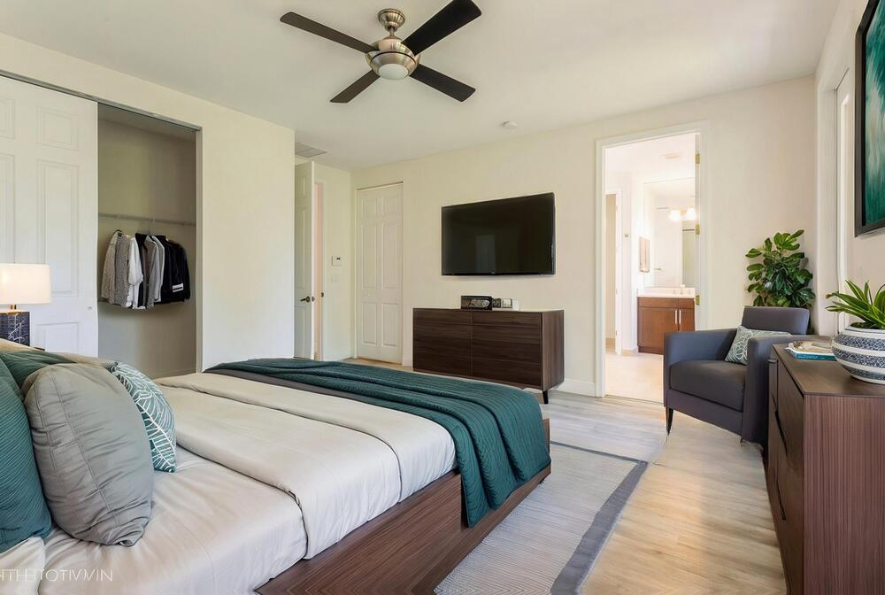 1120 Piccadilly Street