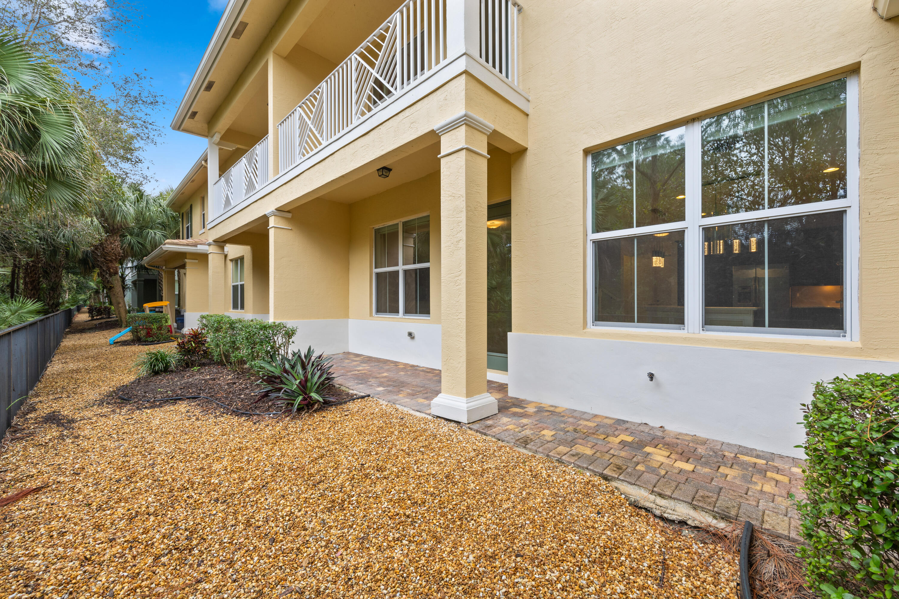 1120 Piccadilly Street