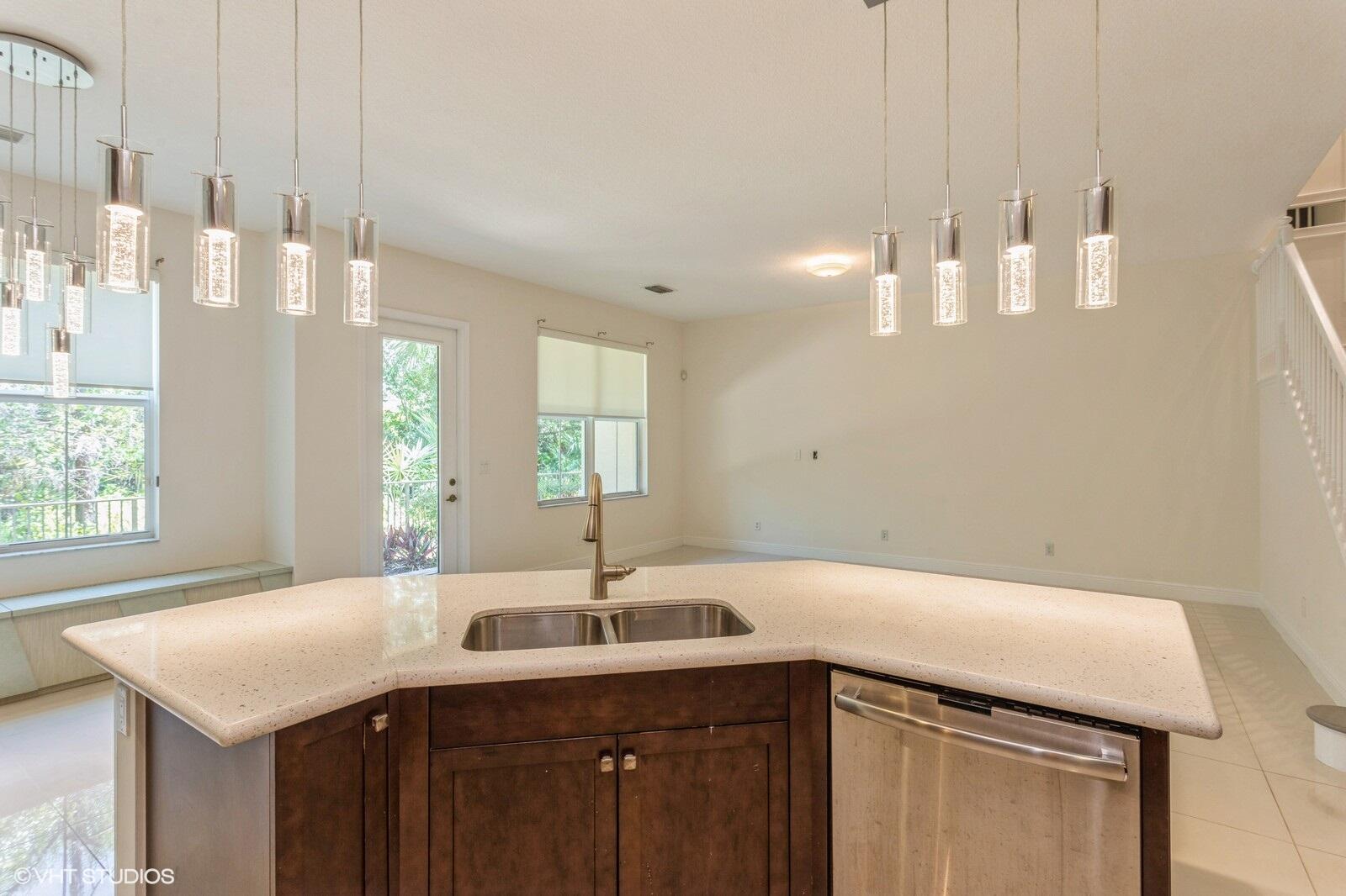 1120 Piccadilly Street