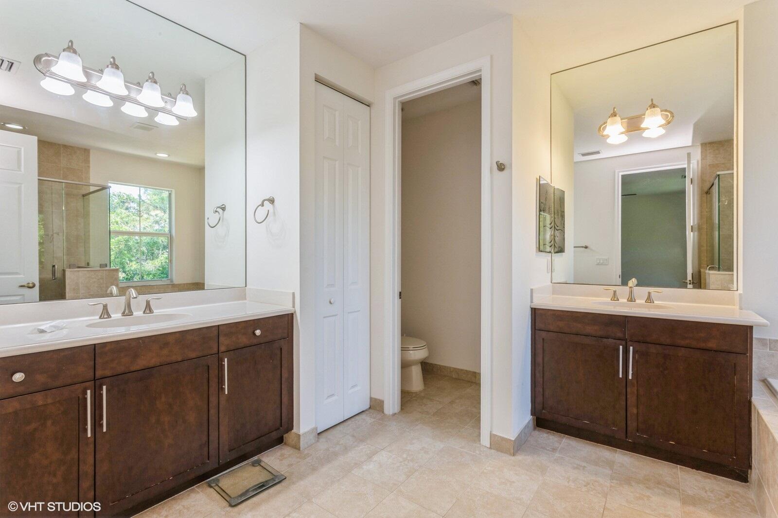 1120 Piccadilly Street