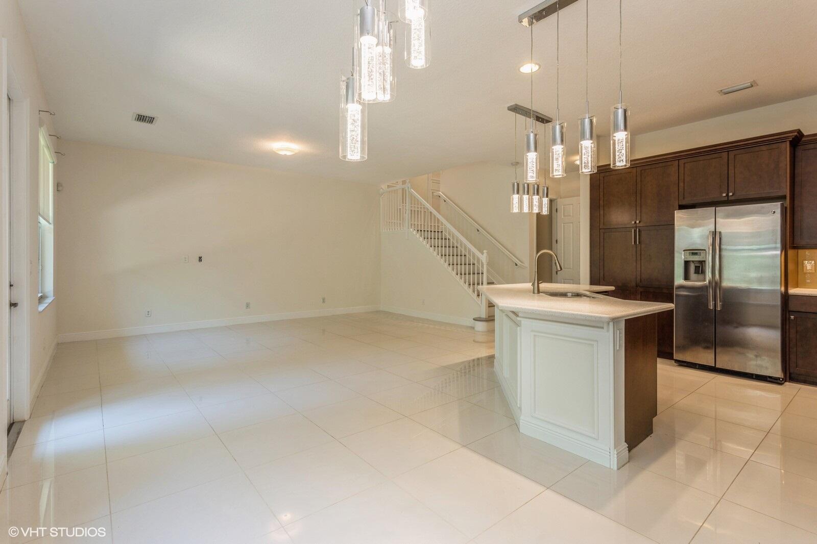 1120 Piccadilly Street