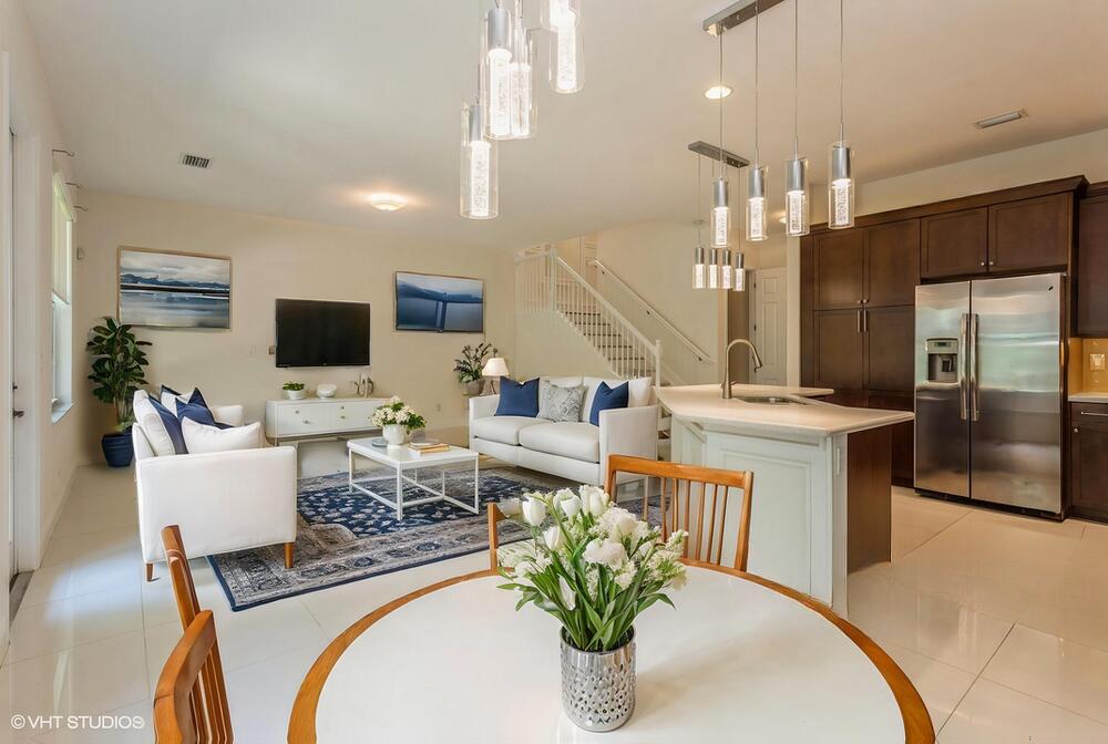 1120 Piccadilly Street