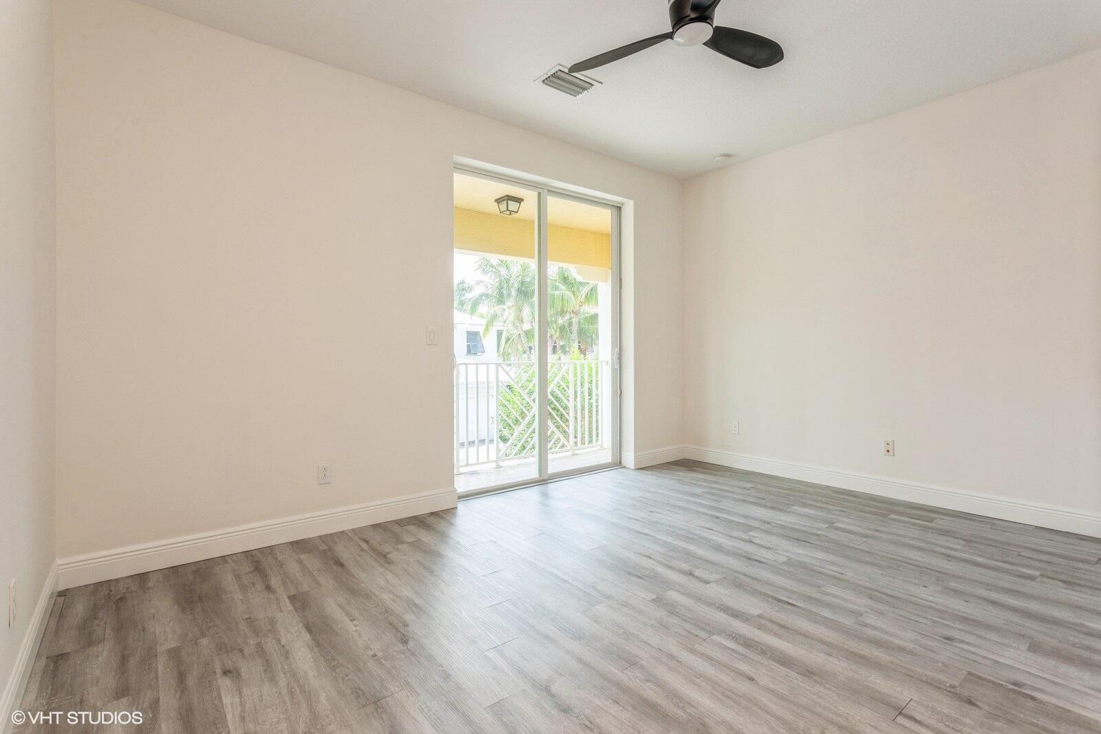 1120 Piccadilly Street