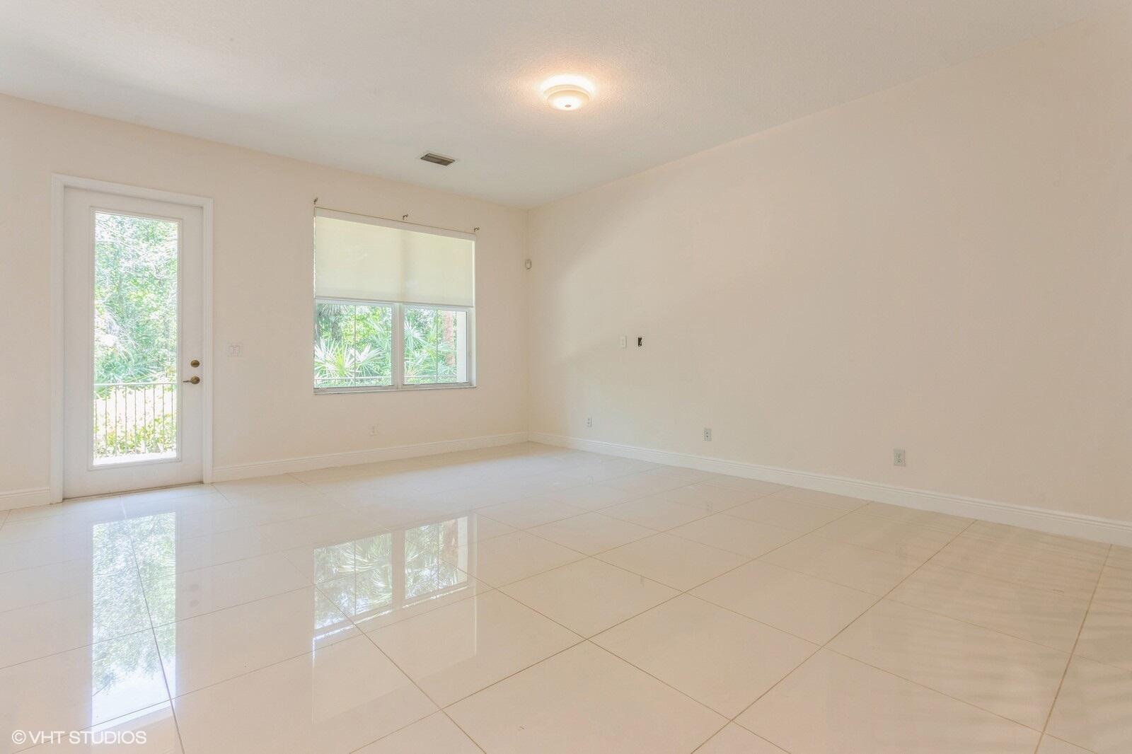 1120 Piccadilly Street