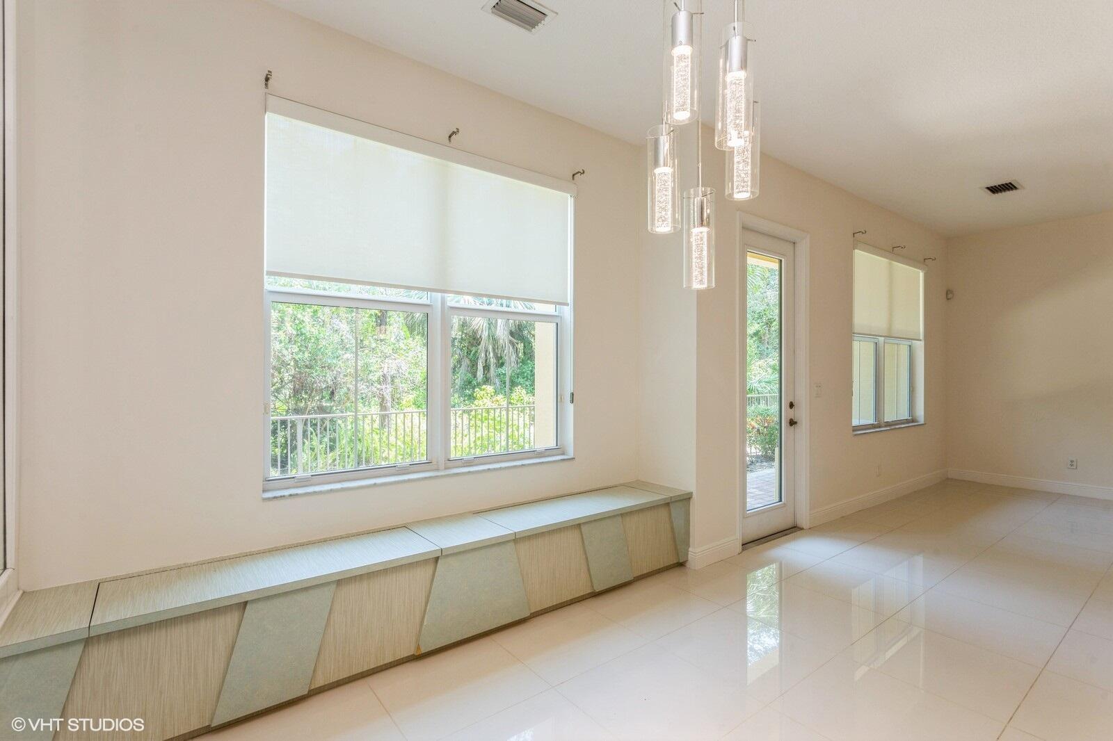 1120 Piccadilly Street