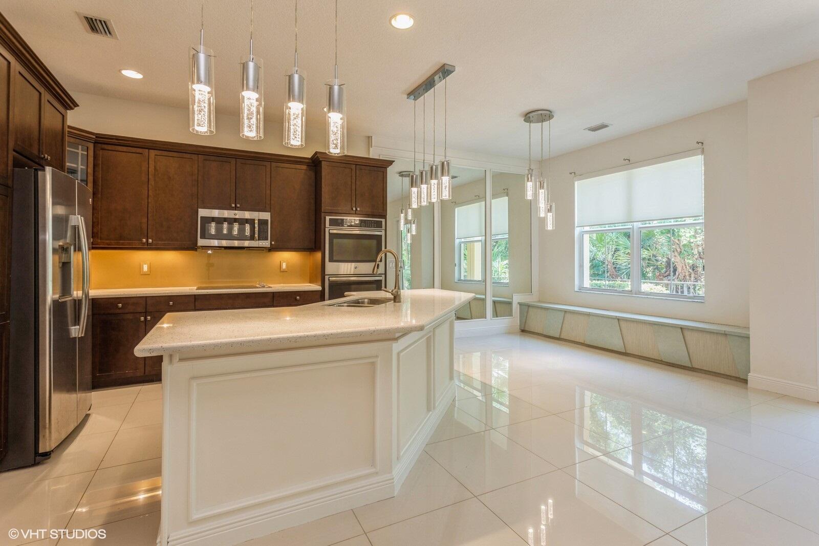 1120 Piccadilly Street