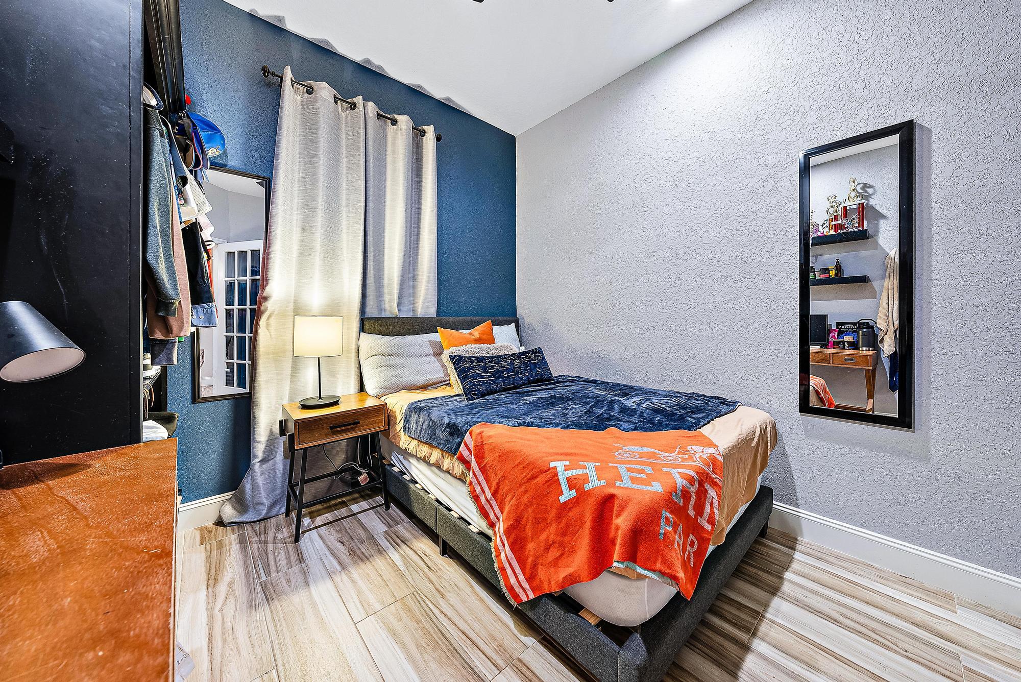 4921 Bonsai 101 Circle 101