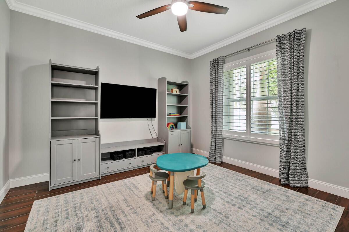 4041 Community Drive