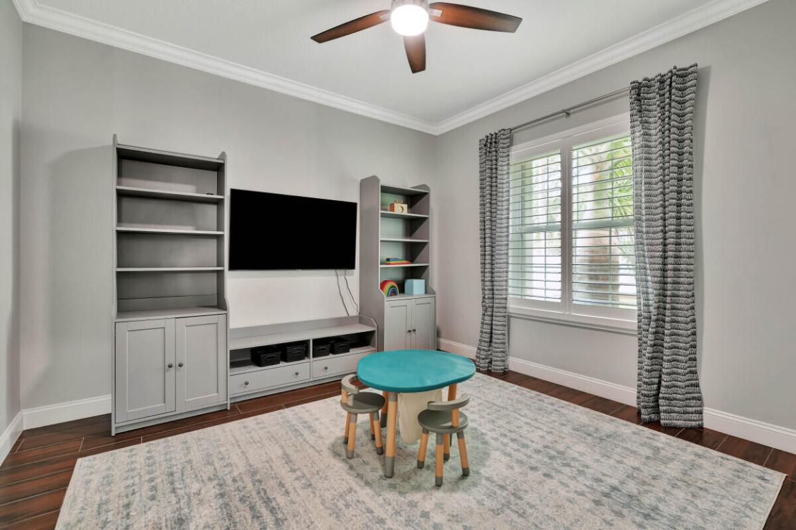 4041 Community Drive