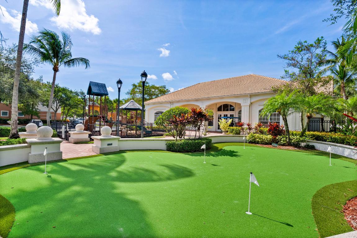 3303 Myrtlewood Circle E