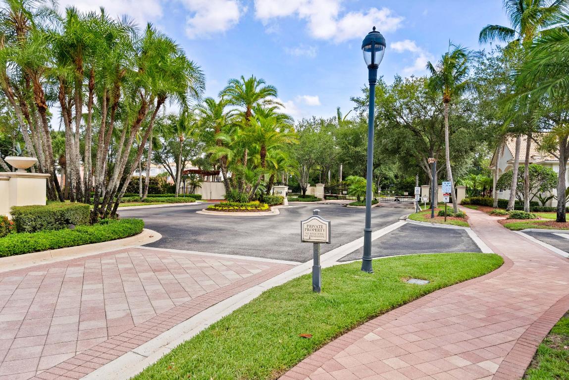 3303 Myrtlewood Circle E