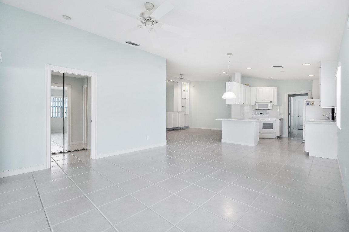 1364 Saint Lawrence Drive