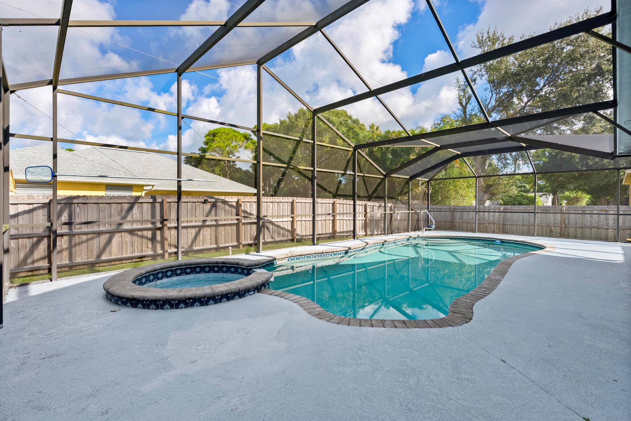 471 SE Ron Rico Terrace