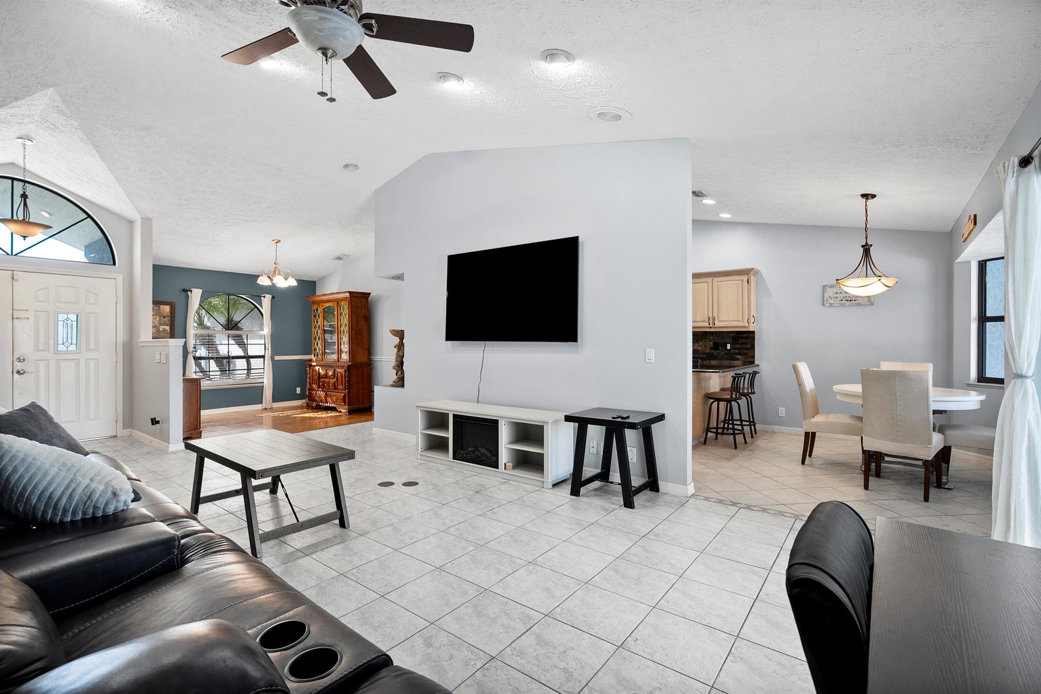 471 SE Ron Rico Terrace