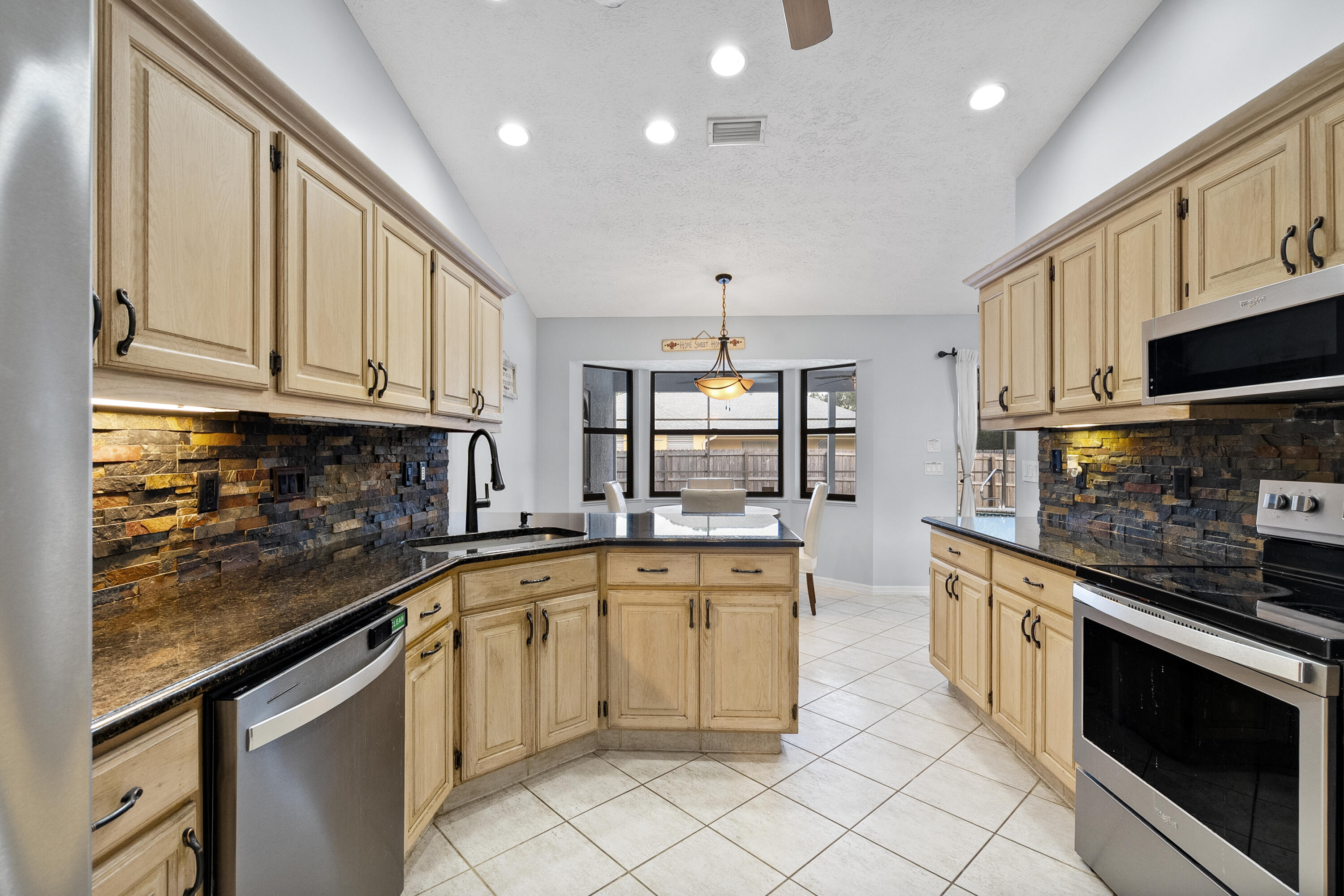 471 SE Ron Rico Terrace