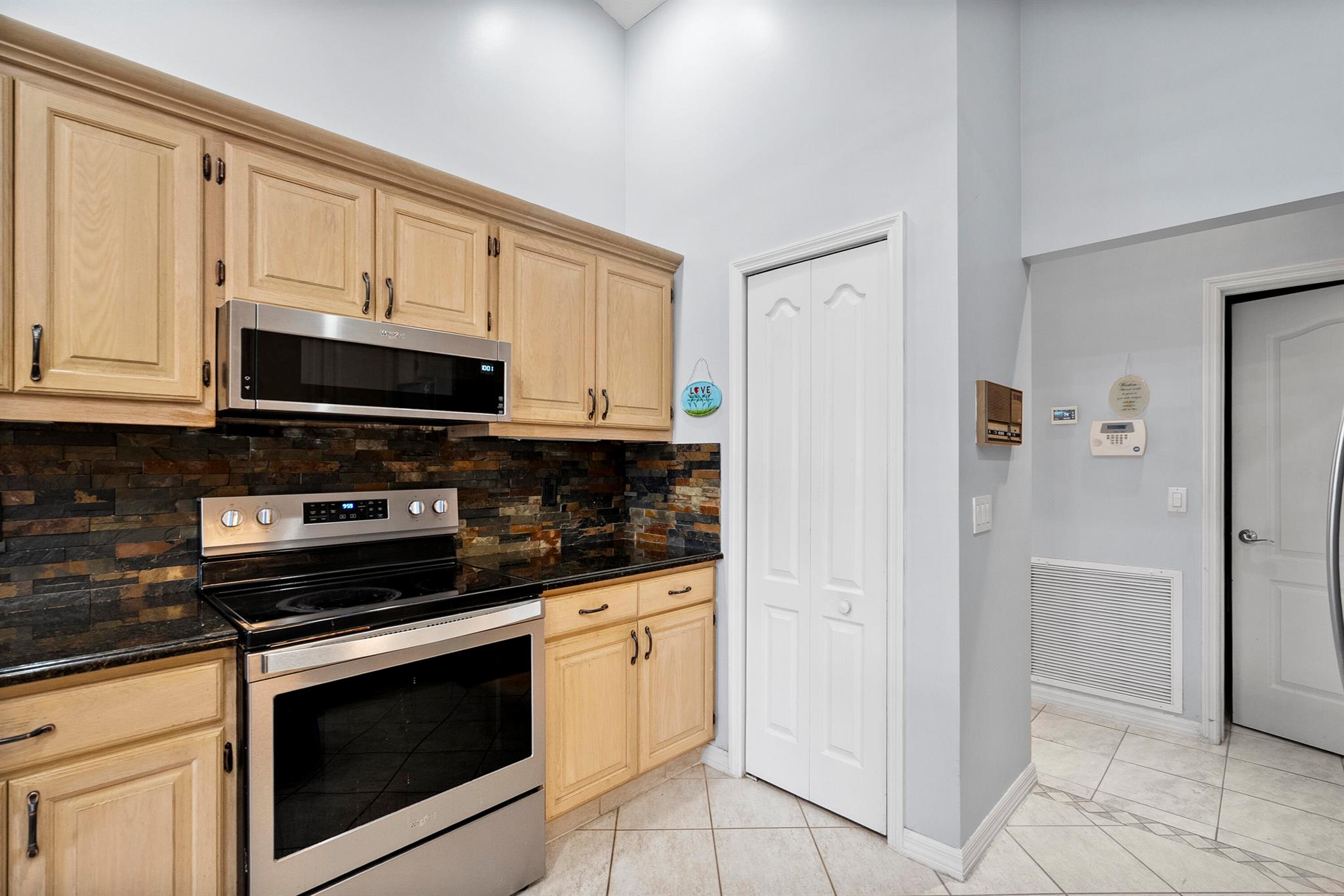 471 SE Ron Rico Terrace