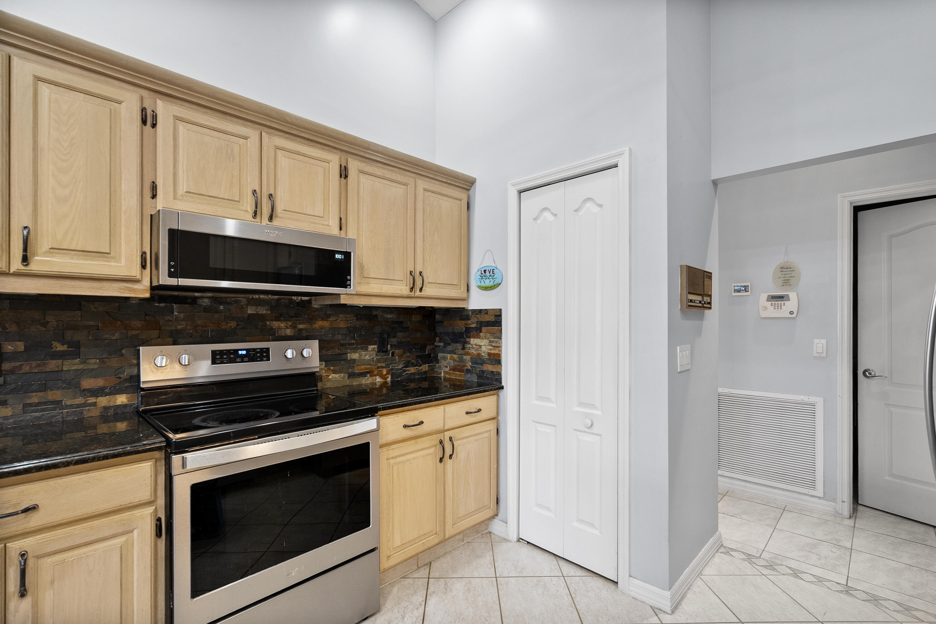 471 SE Ron Rico Terrace