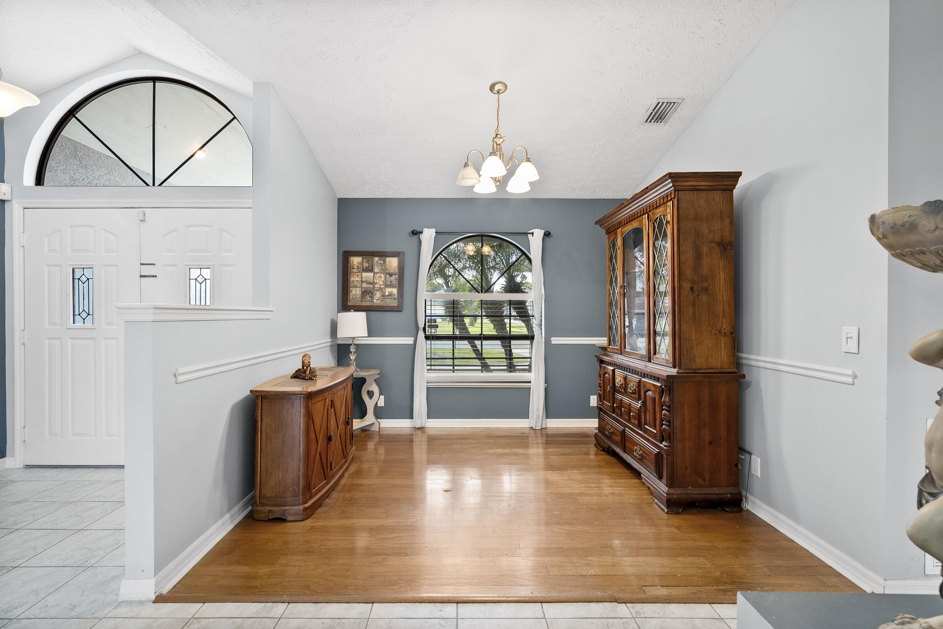 471 SE Ron Rico Terrace