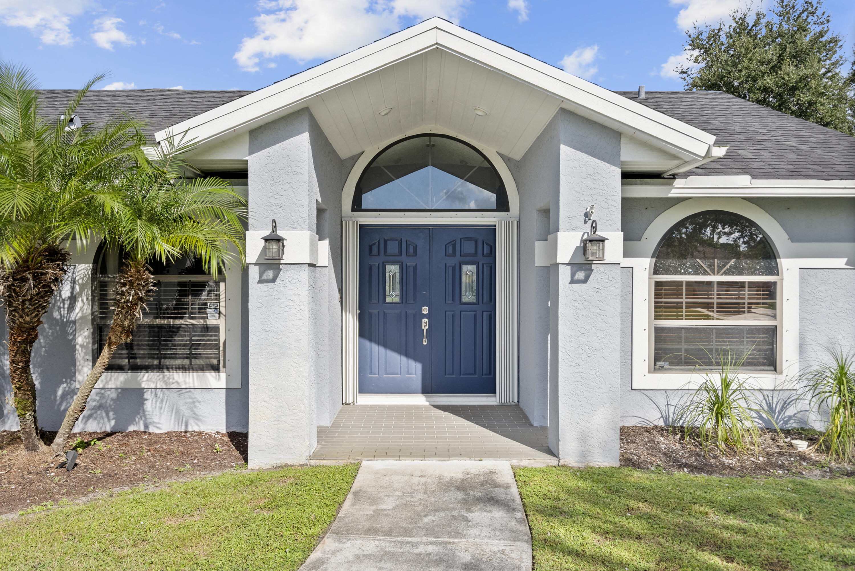 471 SE Ron Rico Terrace