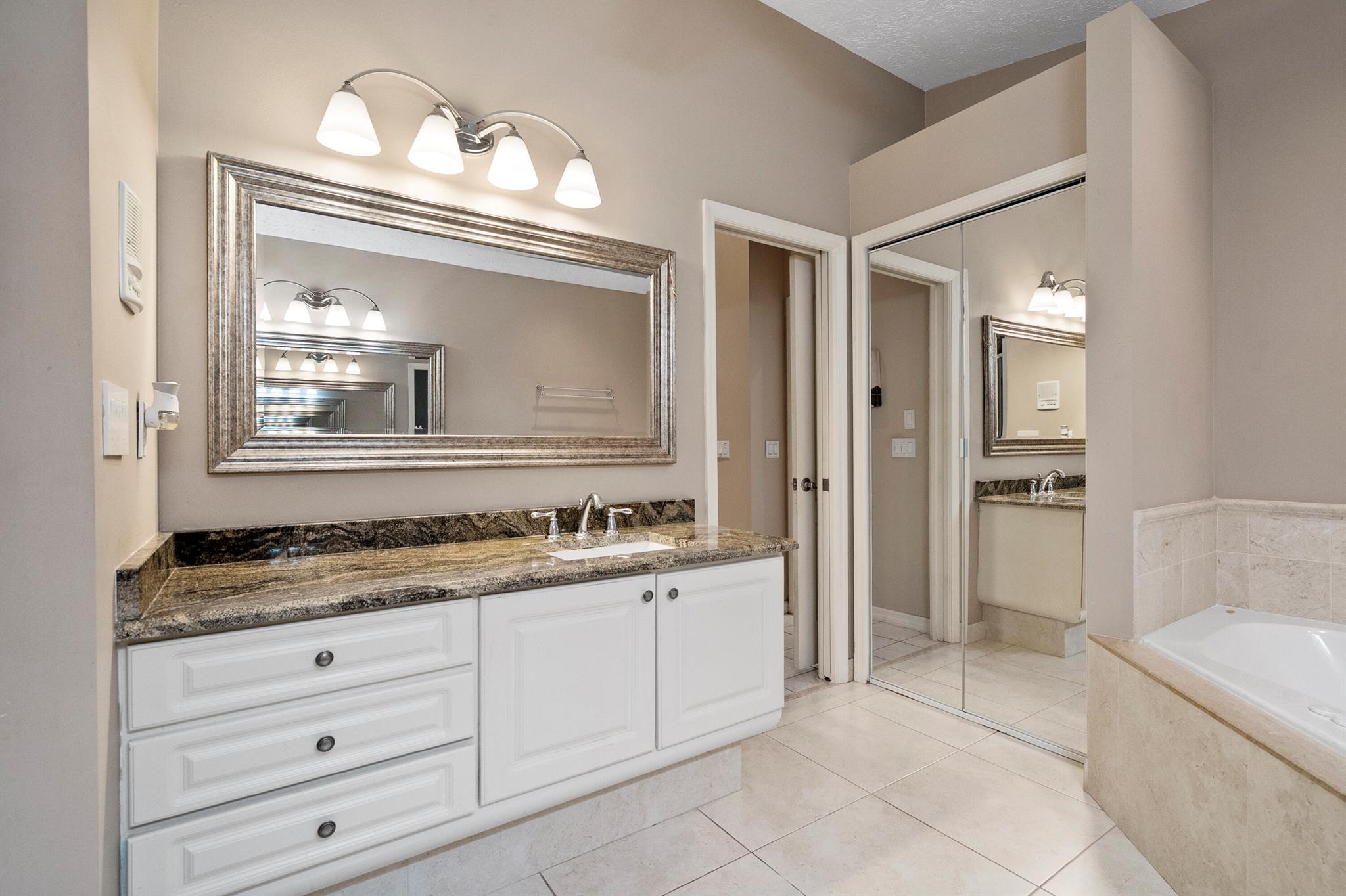 471 SE Ron Rico Terrace