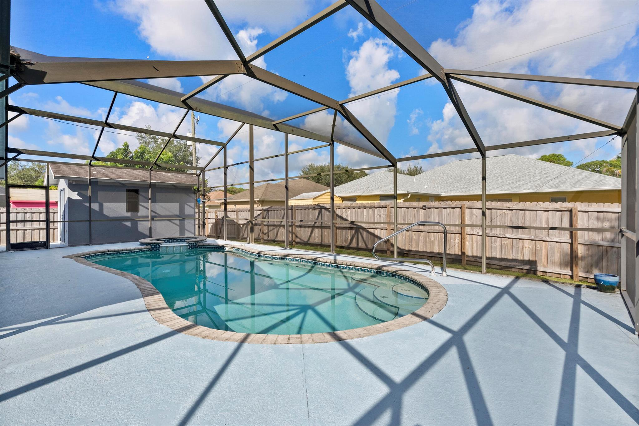 471 SE Ron Rico Terrace