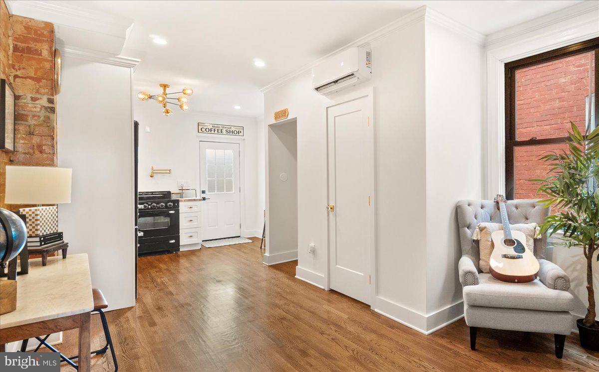 24 E 7TH STREET