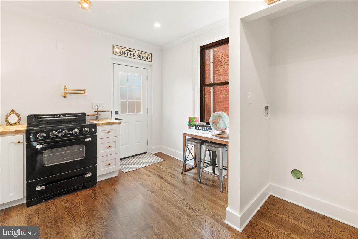 24 E 7TH STREET