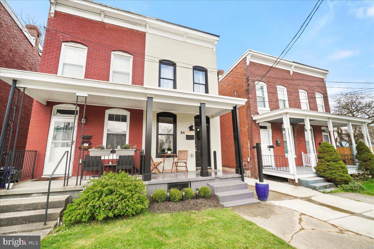 24 E 7TH STREET