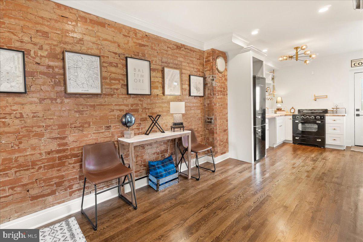 24 E 7TH STREET