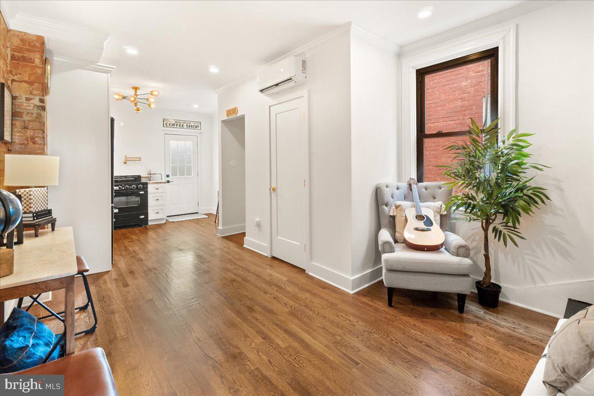 24 E 7TH STREET