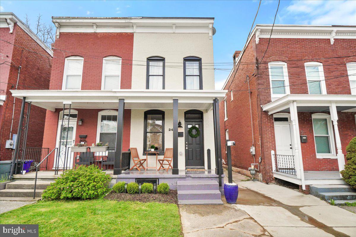 24 E 7TH STREET