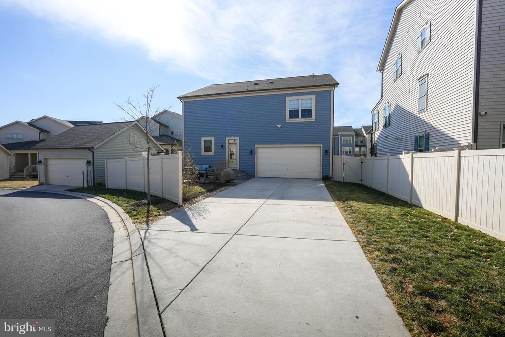 8716 SHADY PINES DRIVE