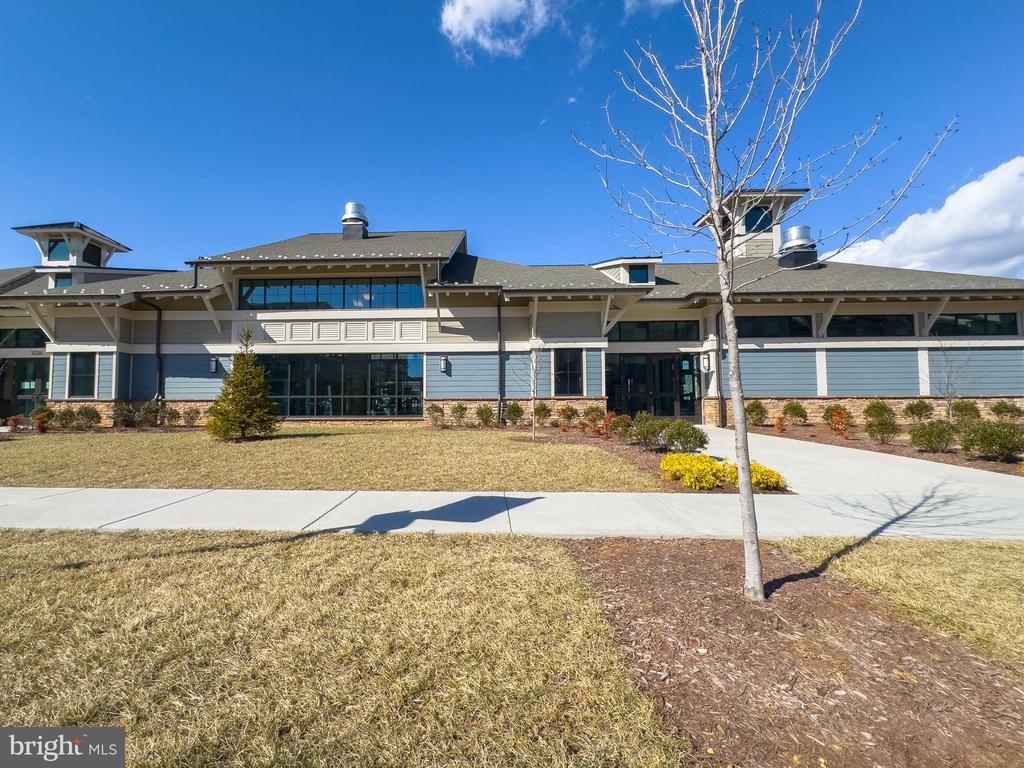 8716 SHADY PINES DRIVE