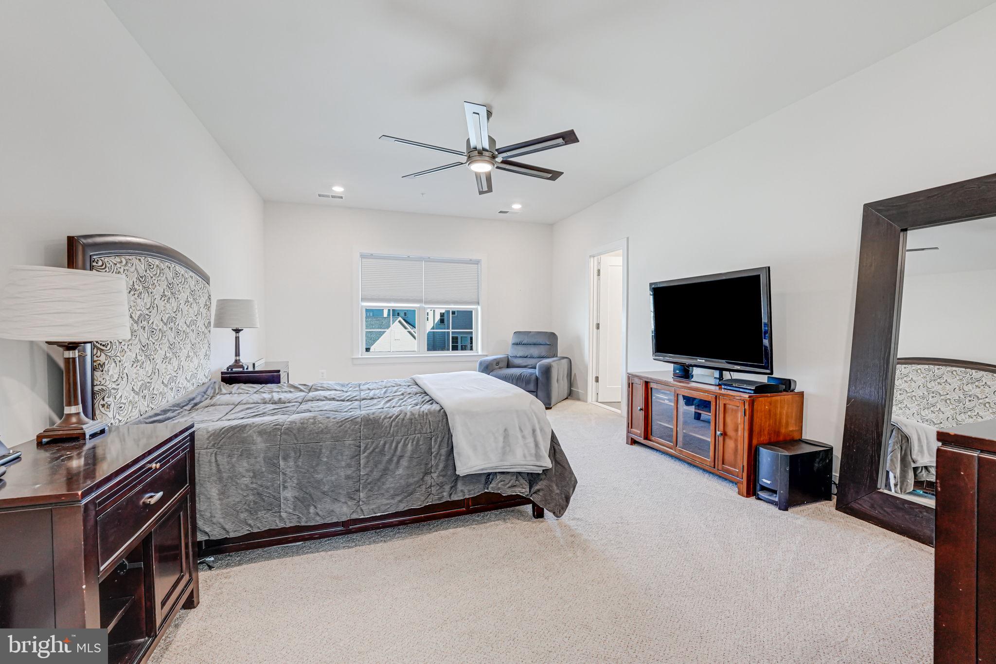 8716 SHADY PINES DRIVE