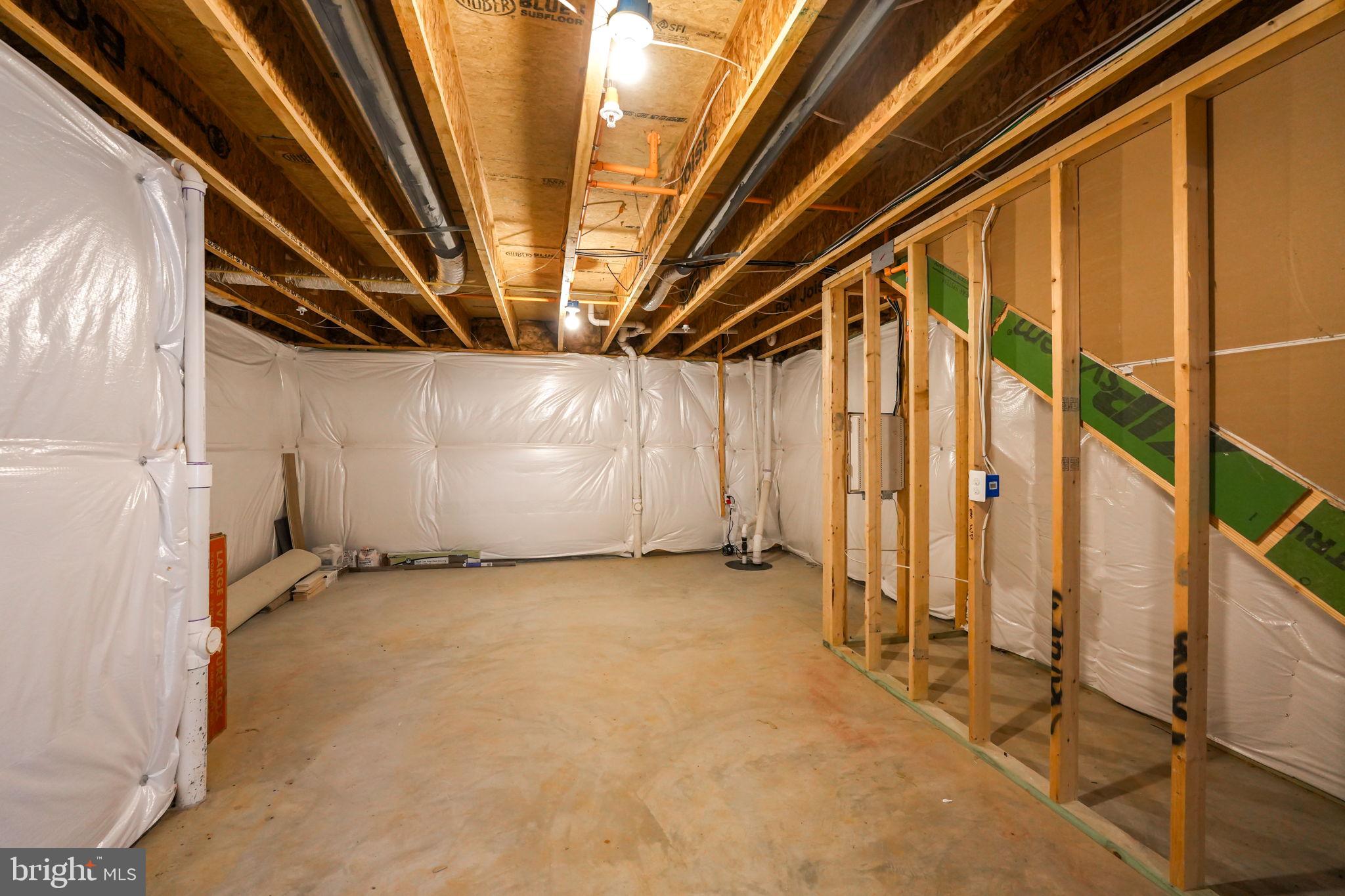 8716 SHADY PINES DRIVE