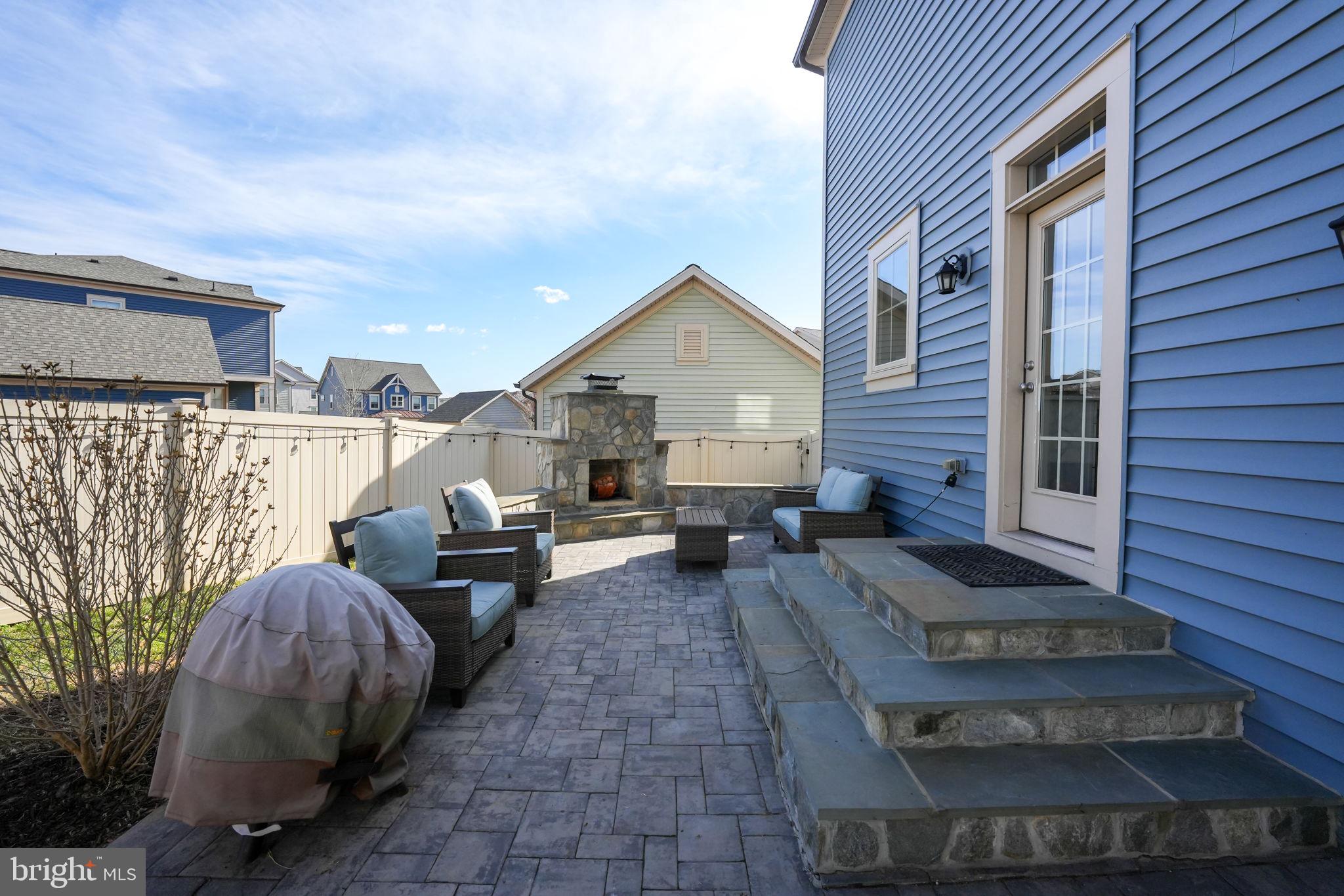 8716 SHADY PINES DRIVE