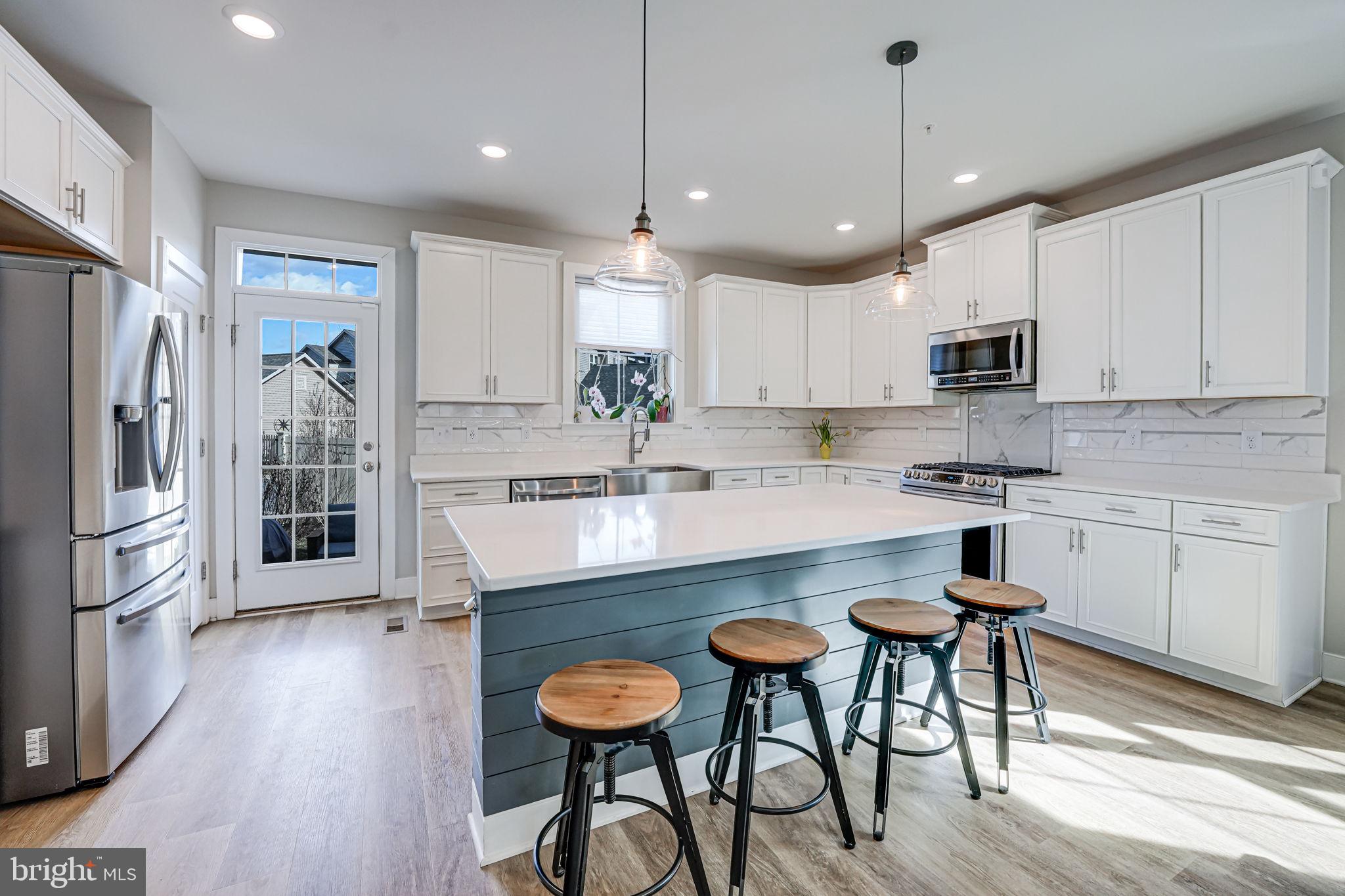 8716 SHADY PINES DRIVE