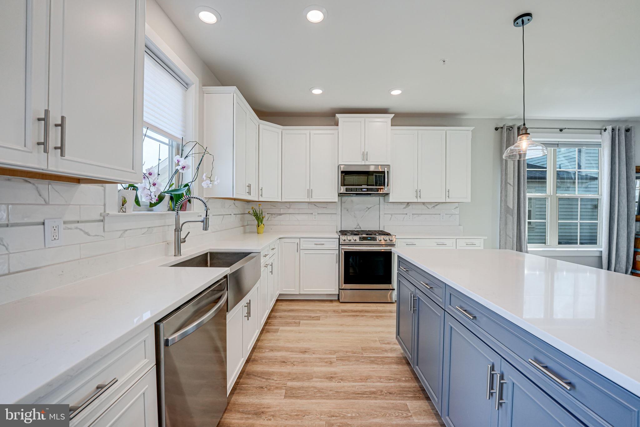 8716 SHADY PINES DRIVE